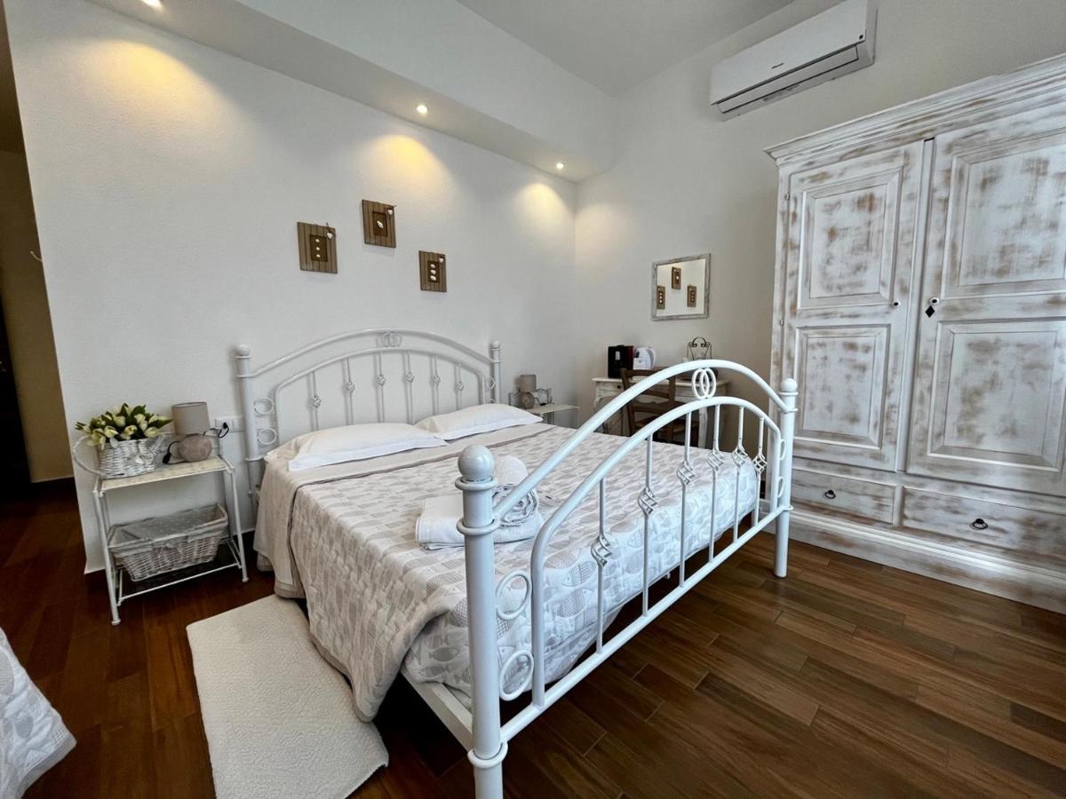 Palmasera Charming Rooms Cala Gonone Buitenkant foto